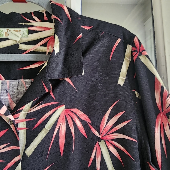 Tommy Bahama 100% Silk Casual Button Down Short Sleeve Top, Sz L - Picture 4 of 11
